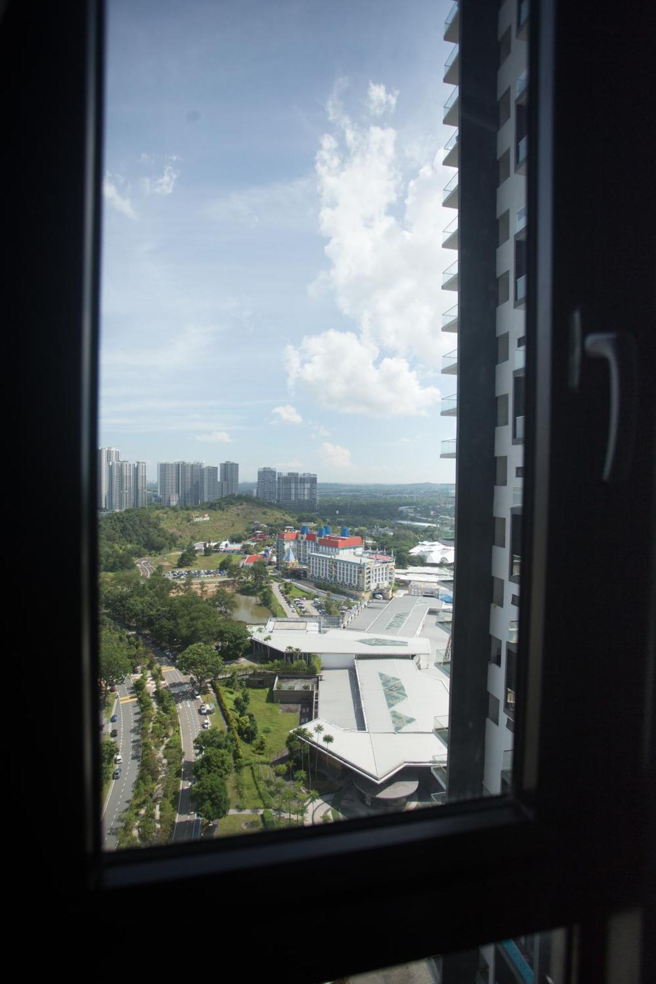 D'pristine Medini By The One - 8min Walk To Legoland Apartment *