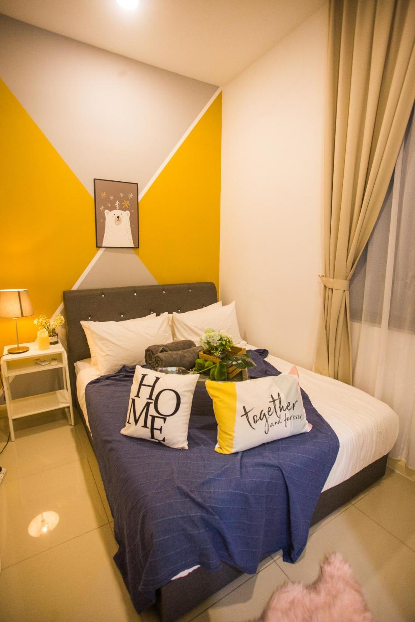 D'pristine Medini By The One - 8min Walk To Legoland Apartment